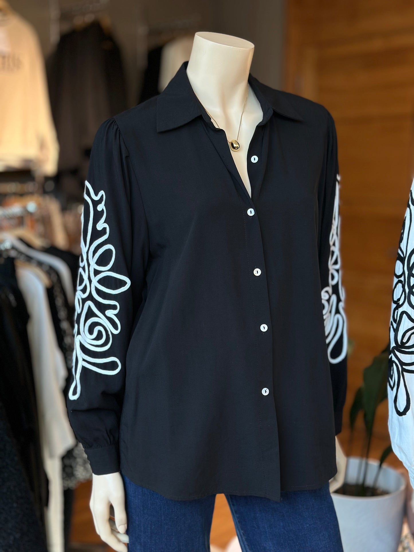 Blusa Italiana Bordado Negro