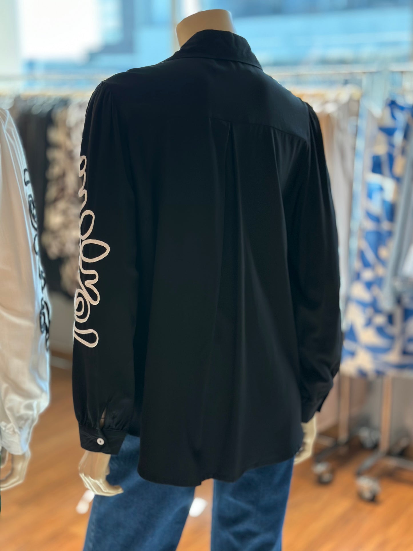 Blusa Italiana Bordado Negro