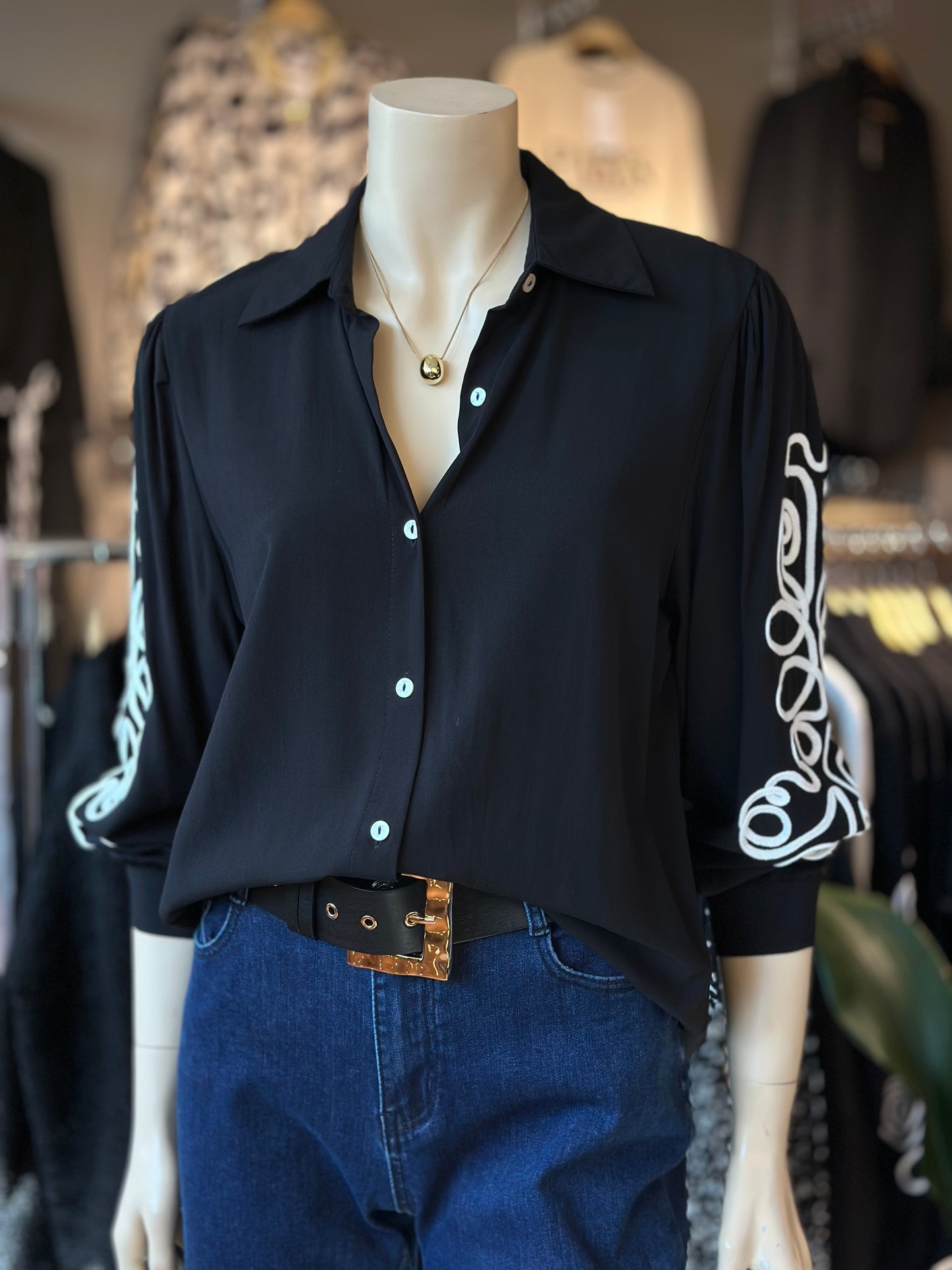 Blusa Italiana Bordado Negro
