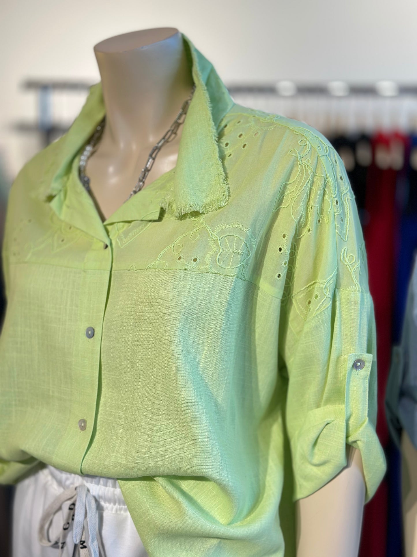 Blusa Lino Bordada Lima