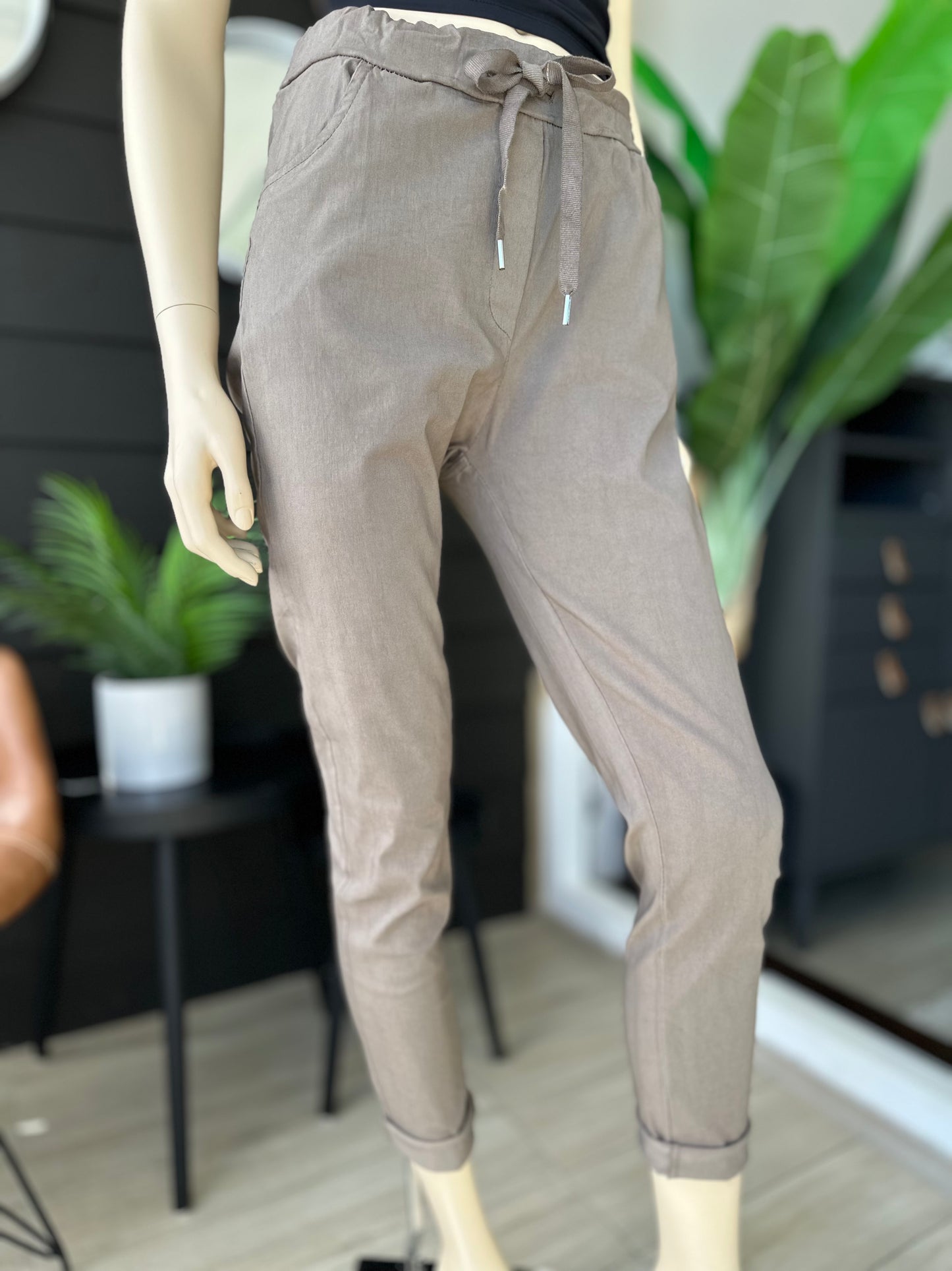 Jogger Gabardina Elasticada Taupe - Italiano