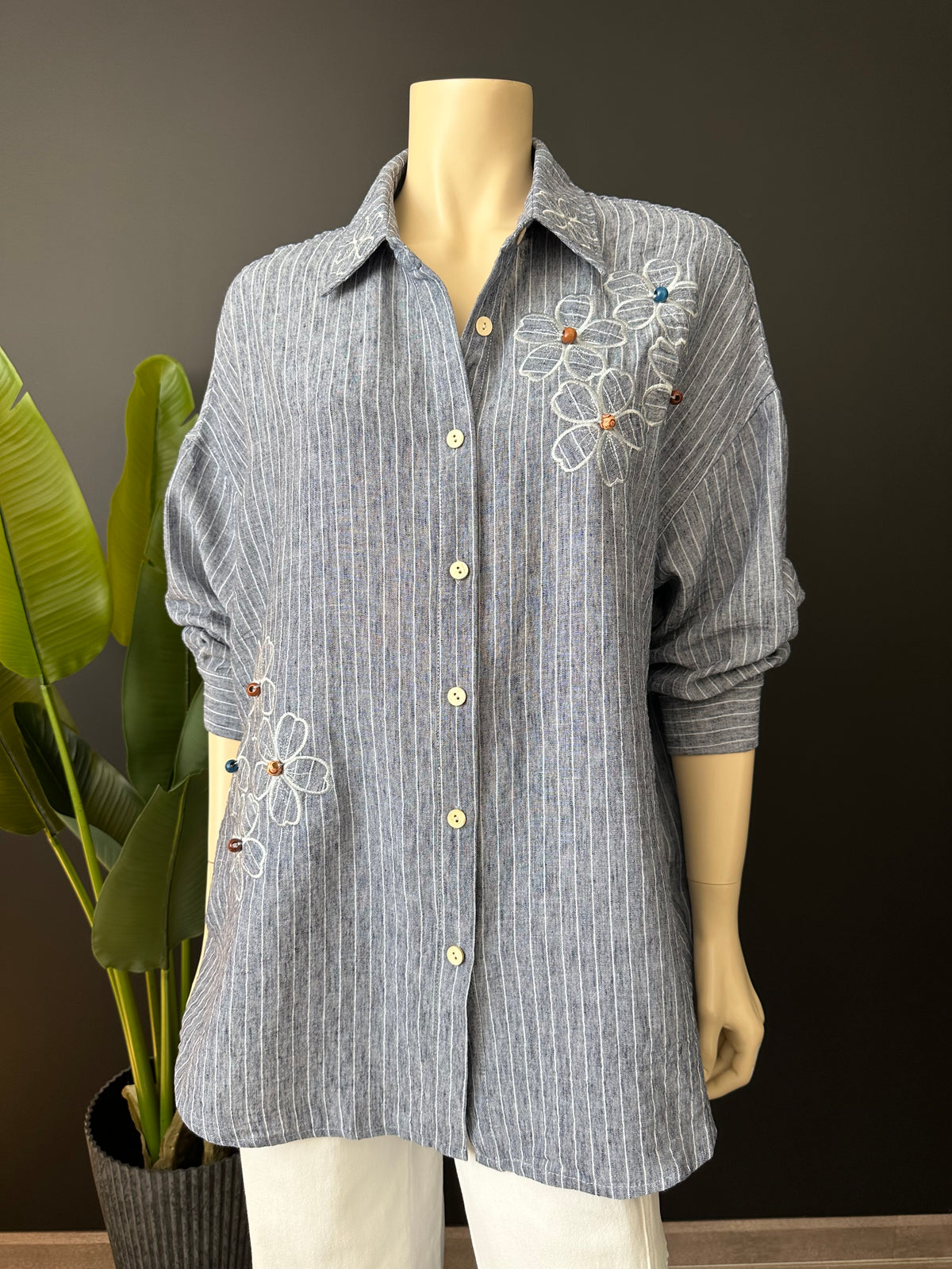 Blusa Plus Size con Bordado Azul