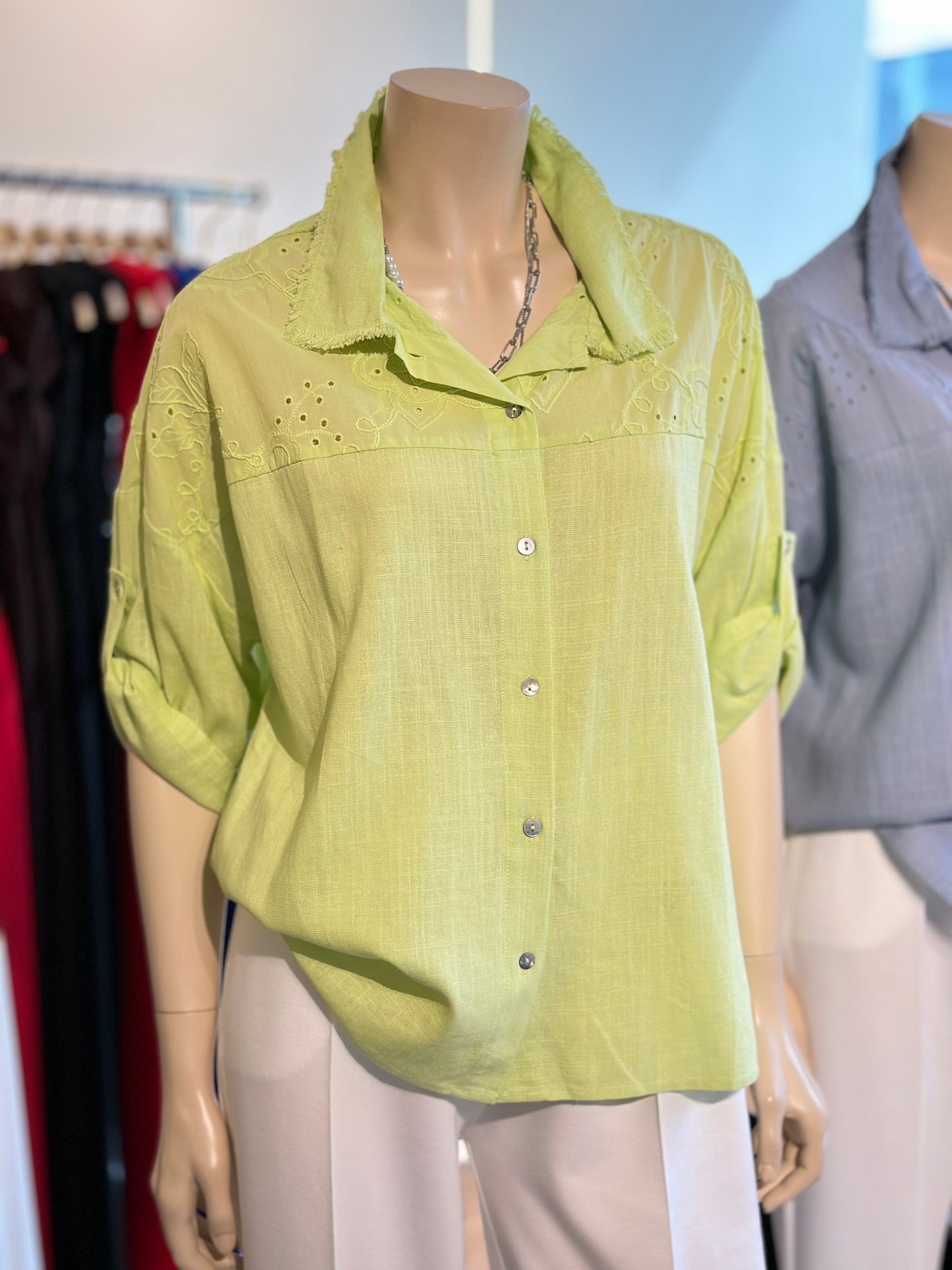 Blusa Lino Bordada Lima
