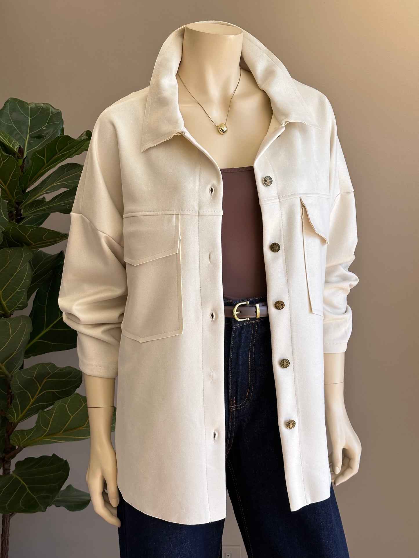 Chaqueta Tipo Sobrecamisa Símil Gamuza Crudo