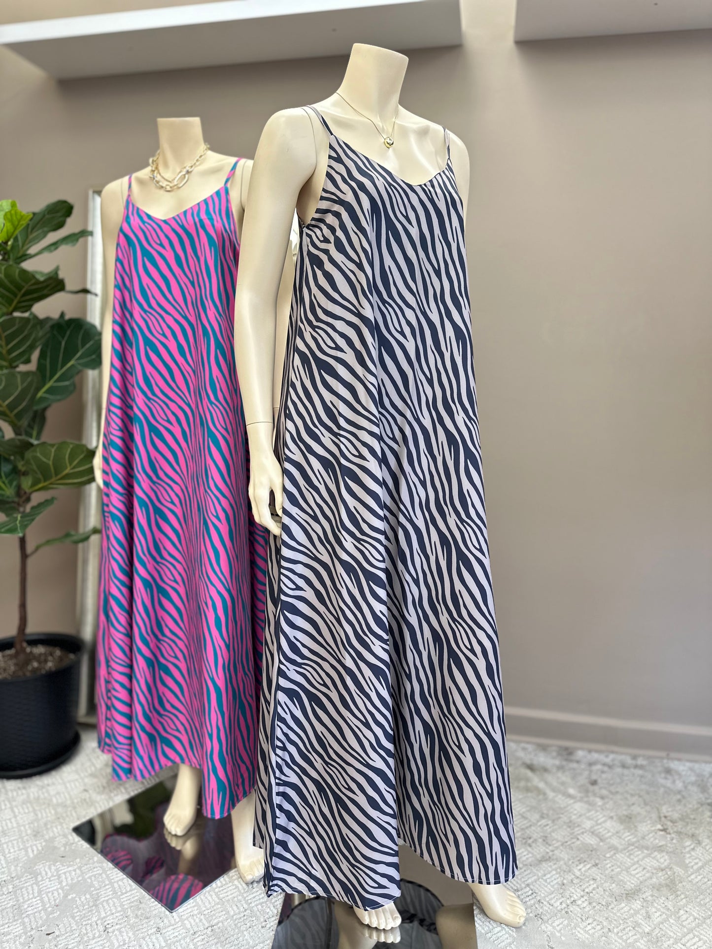 Maxi Vestido Aninal Print Negro Mix