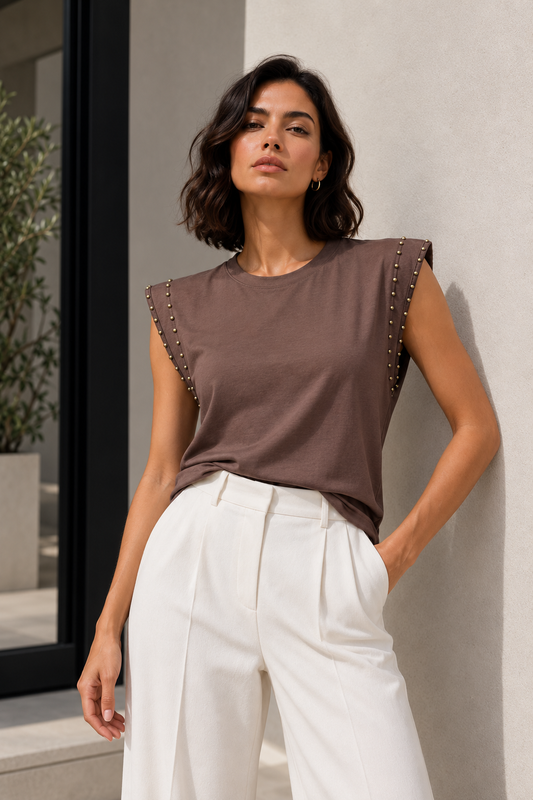 Top con Tachas Metálicas Café