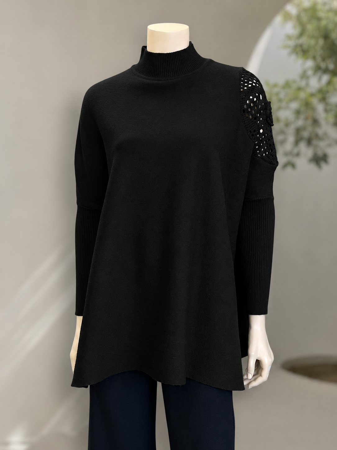 Sweater Poncho Camelia Negro