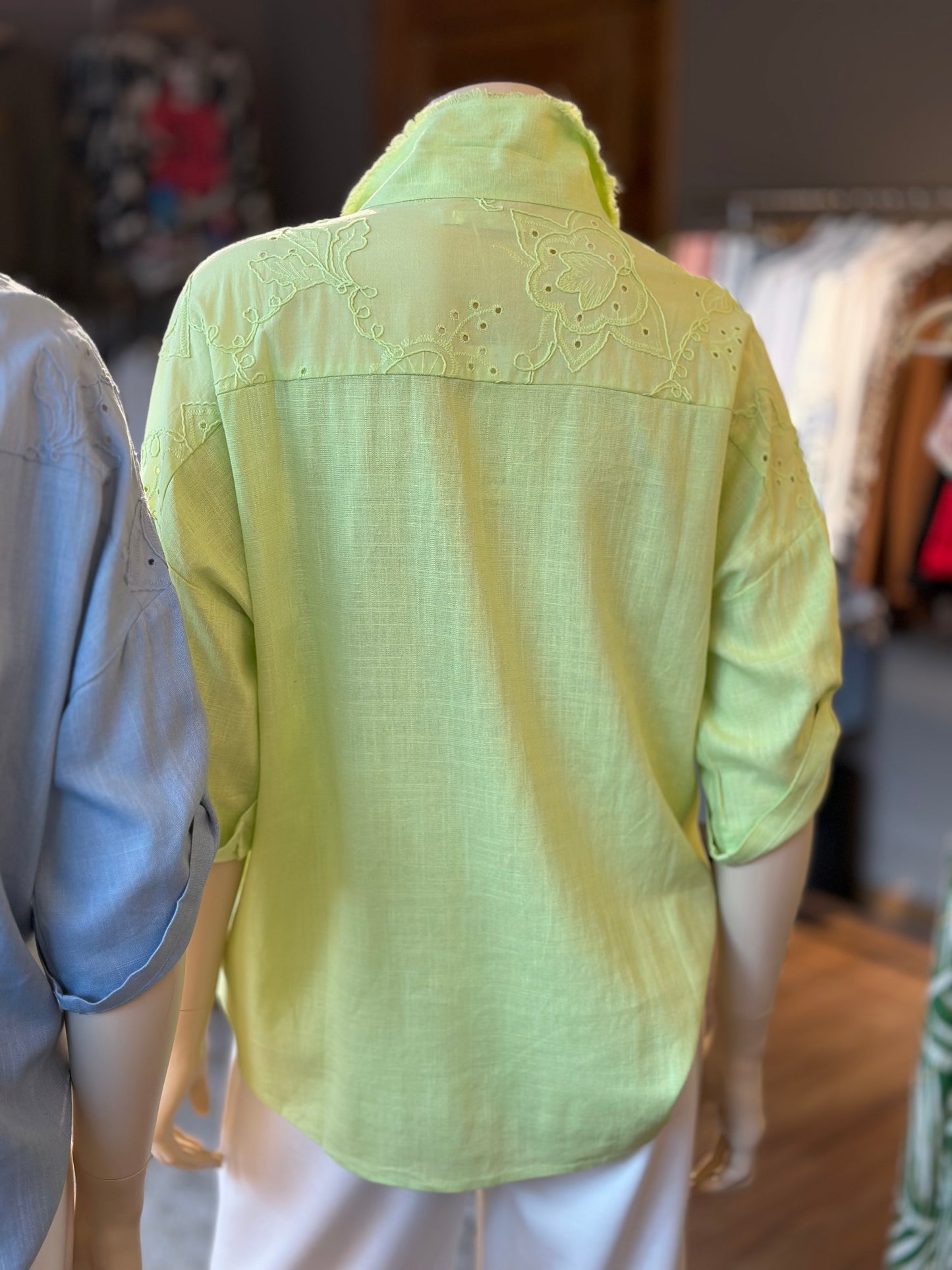 Blusa Lino Bordada Lima