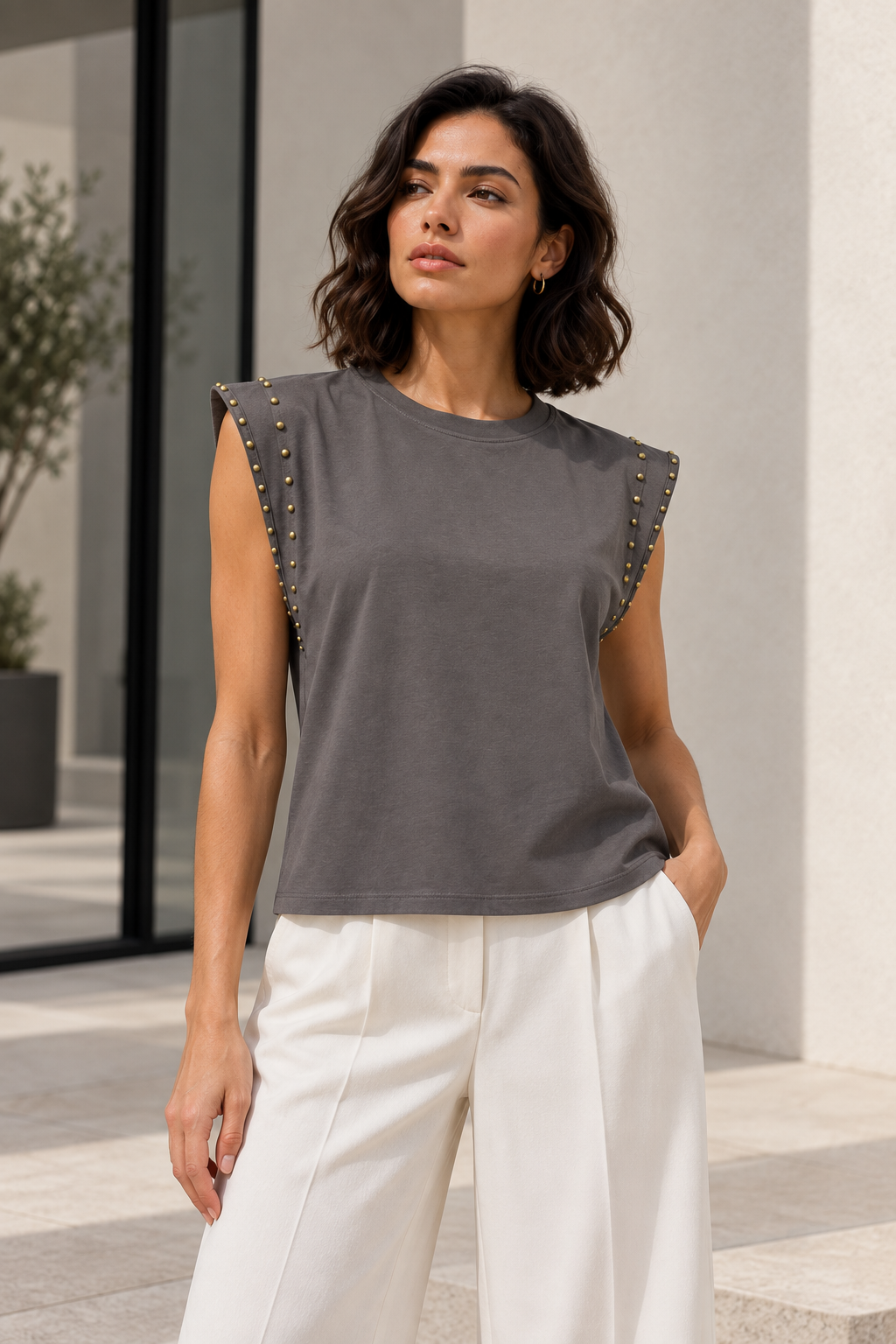 Top con Tachas Metálicas Gris