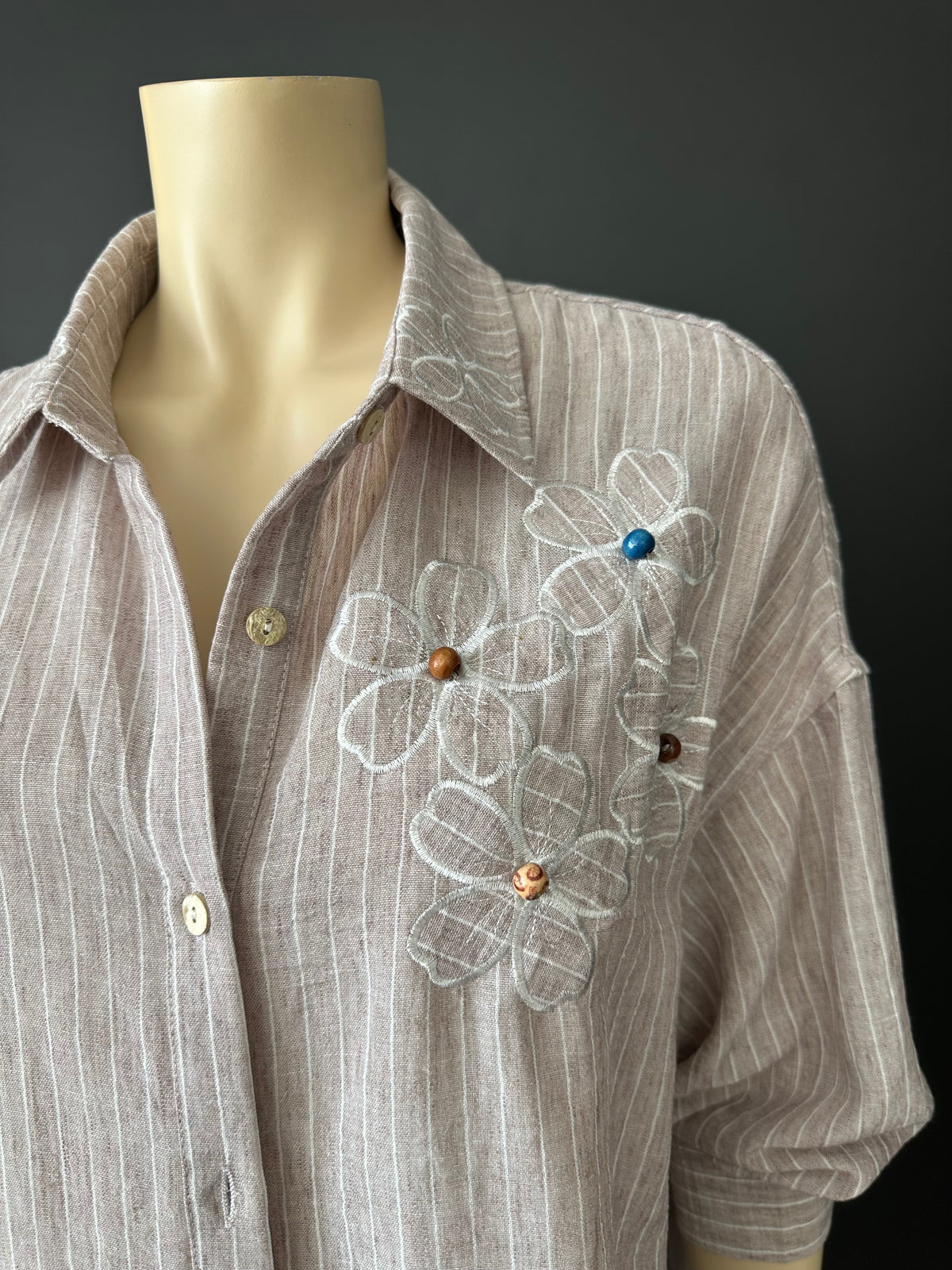 Blusa Plus Size con Bordado Latte
