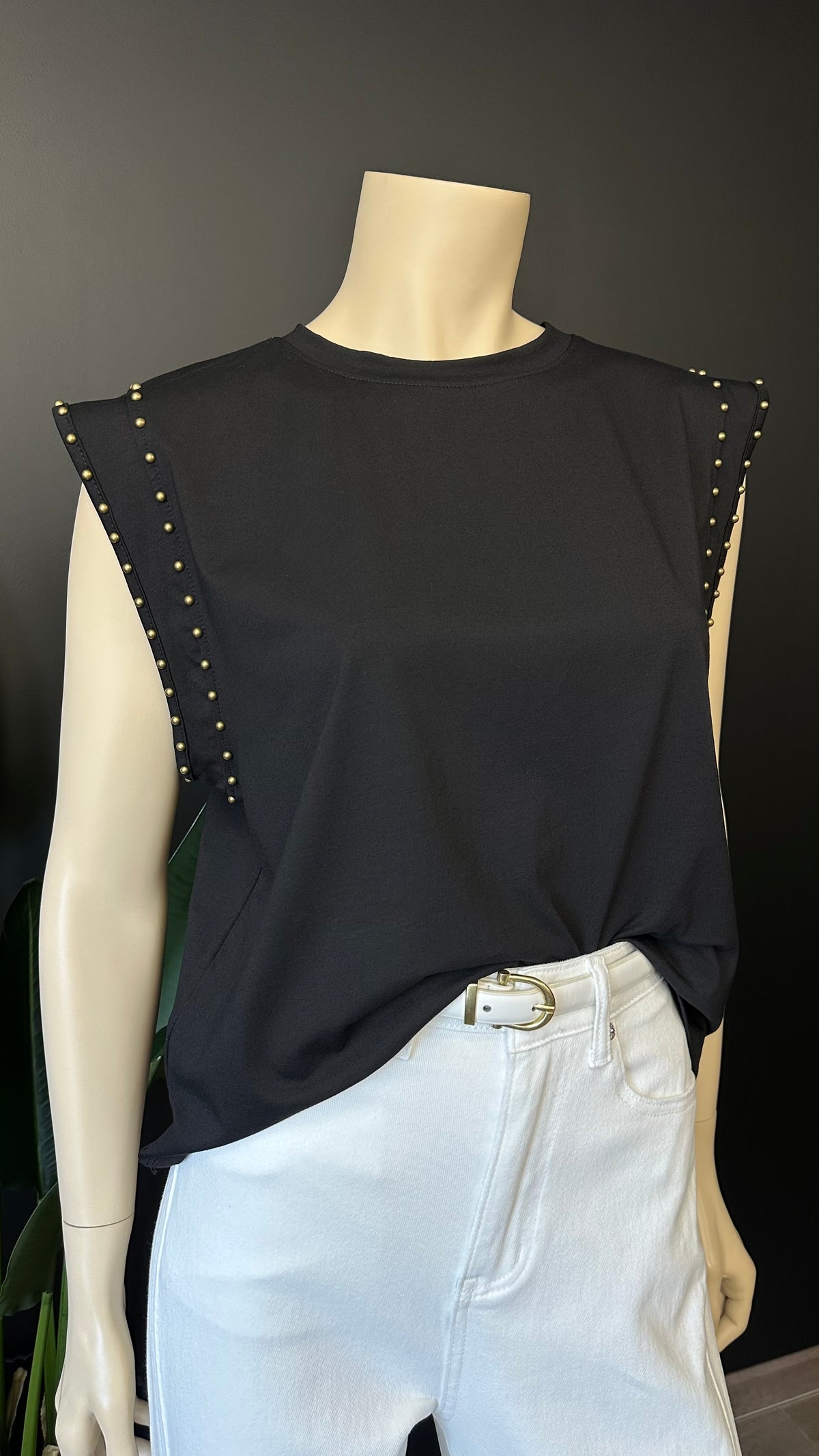 Top con Tachas Metálicas Negro